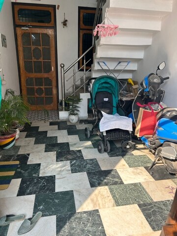 Master Bedroom in 2 BHK Independent House at Jankipuram – for Rent