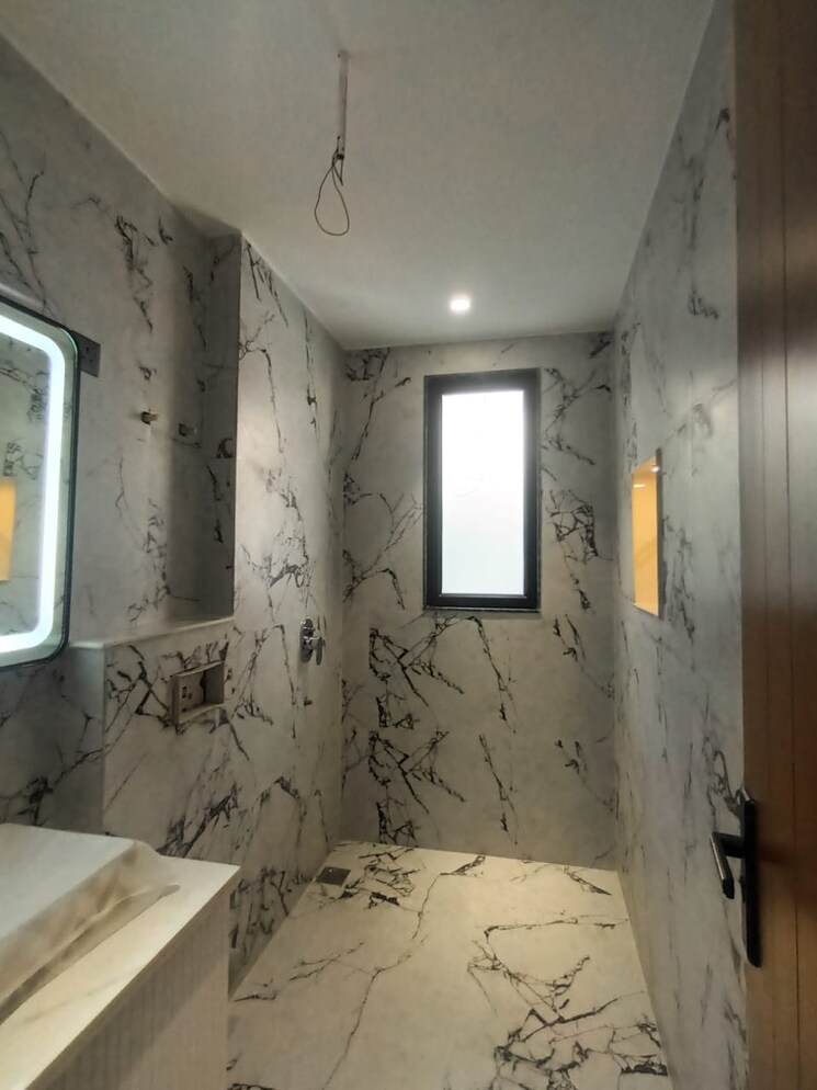 Bathroom, infinite-luxury 4 Bedroom 2000 Sq.Ft. Builder Floor In South City 2 Gurgaon 8163267
