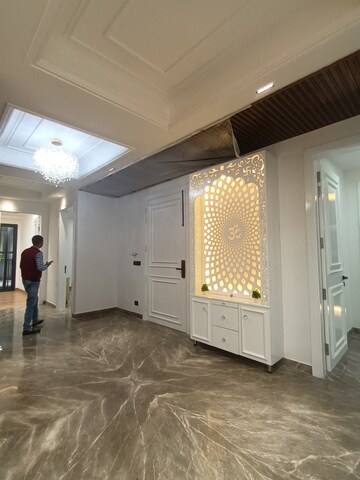 Furnished Amenities in 4 BHK Builder Floor at Infinite Luxury, South City 2 – for Sale