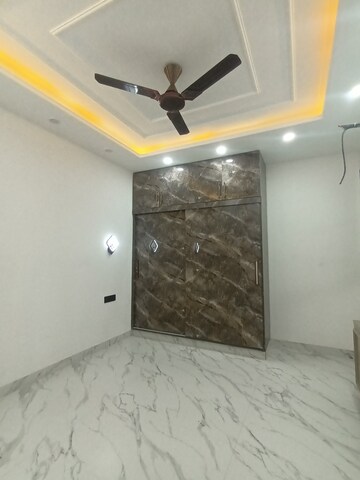 Furnished Amenities in 4 BHK Builder Floor at Infinite Luxury, South City 2 – for Sale