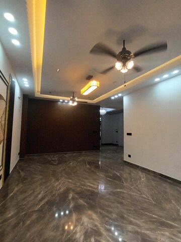 Furnished Amenities in 4 BHK Builder Floor at Infinite Luxury, South City 2 – for Sale