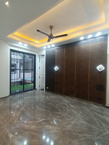 Furnished Amenities in 4 BHK Builder Floor at Infinite Luxury, South City 2 – for Sale