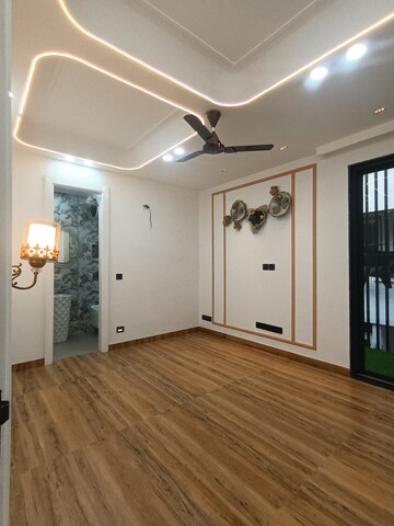 Furnished Amenities in 4 BHK Builder Floor at Infinite Luxury, South City 2 – for Sale