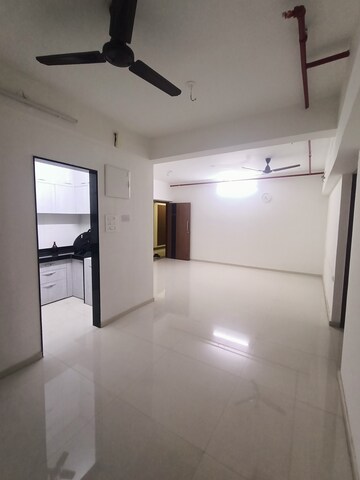 Room in 2 BHK Apartment at Mayfair The View, Vikhroli West – for Rent
