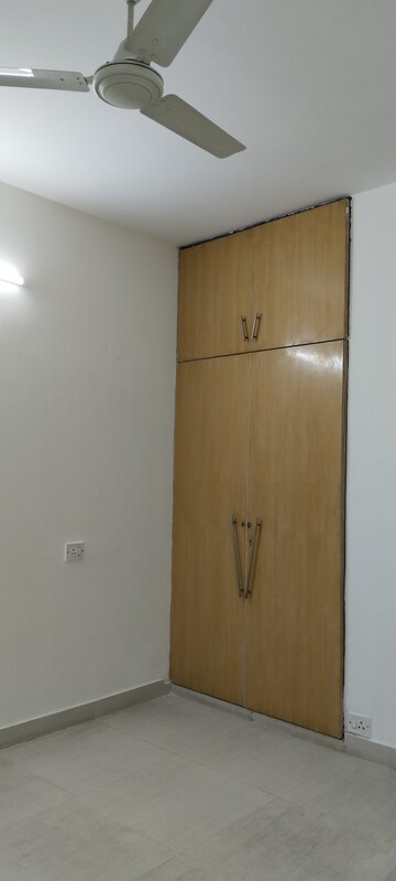 Furnished Amenities in 3 BHK Builder Floor at Unitech South City II, Sector 50 – for Rent