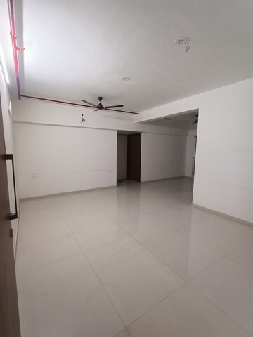 Room in 2 BHK Apartment at Mayfair The View, Vikhroli West – for Rent