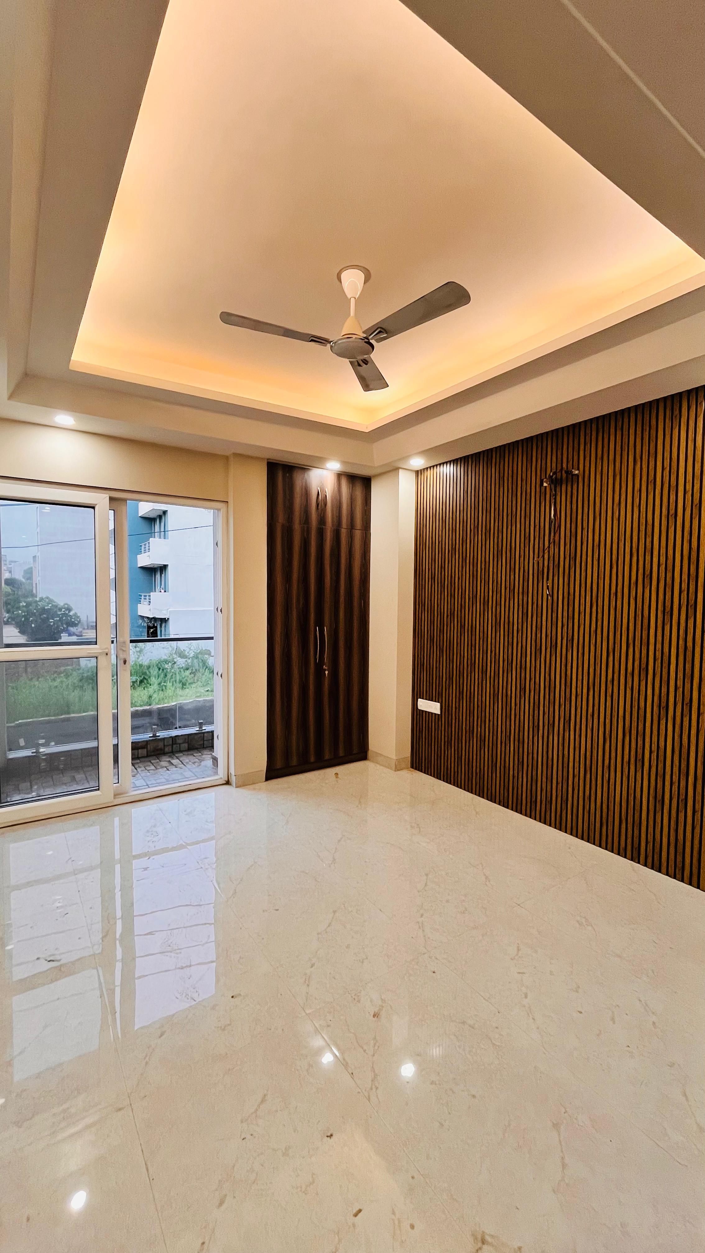 3 BHK + Pooja Room,Servant Room,Study Room,Extra Room 1400 Sq.Ft. Builder Floor in M3M Atrium