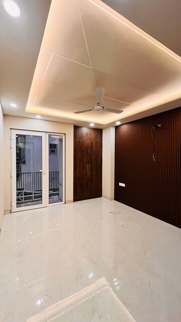 Room in 3 BHK Builder Floor at M3M Atrium, Sector 57 – for Sale