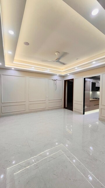 Room in 3 BHK Builder Floor at M3M Atrium, Sector 57 – for Sale