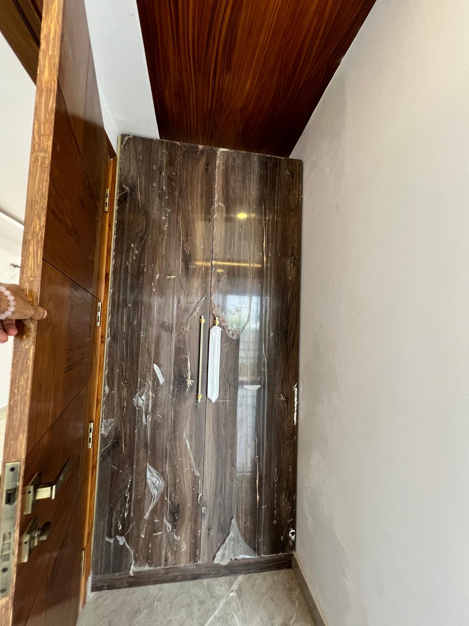 4 BHK + Pooja Room,Servant Room,Study Room,Extra Room Builder Floor For Sale in The Legend One