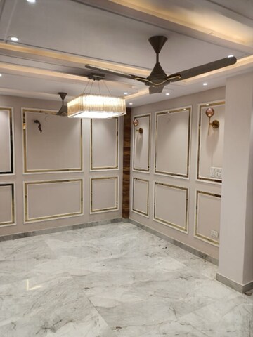 Room in 3 BHK Builder Floor at Dwarka Mor – for Rent