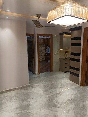Room in 3 BHK Builder Floor at Dwarka Mor – for Rent