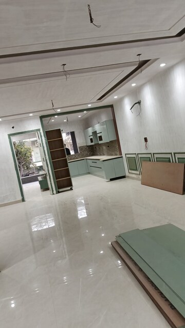 Living Room in 4 BHK Builder Floor at Sector 43 – for Sale