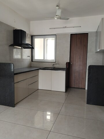 Room in 3 BHK Apartment at Aundh – for Rent