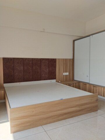 Room in 3 BHK Apartment at Aundh – for Rent