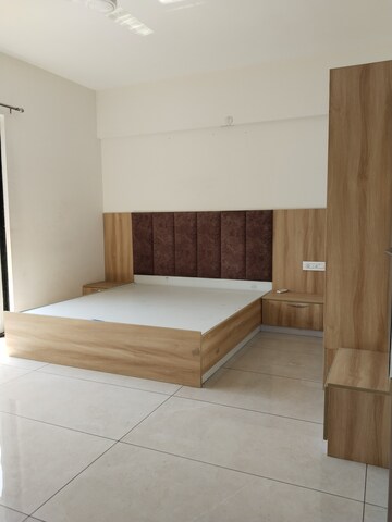 Room in 3 BHK Apartment at Aundh – for Rent