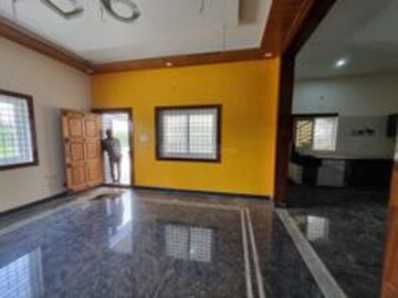 Room in 3 BHK Builder Floor at Gomti Nagar – for Rent