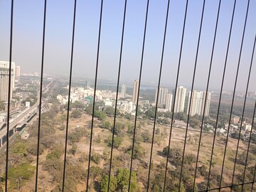 Master Bedroom in 2 BHK Apartment at Kalpataru Paramount, Kapur Bawdi – for Rent