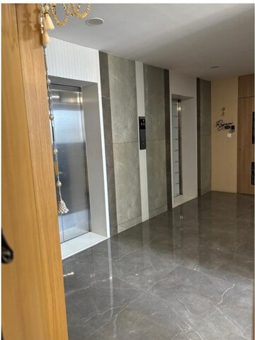 Building Lobby in 2 BHK Apartment at Raheja Sherwood, Goregaon East – for Sale