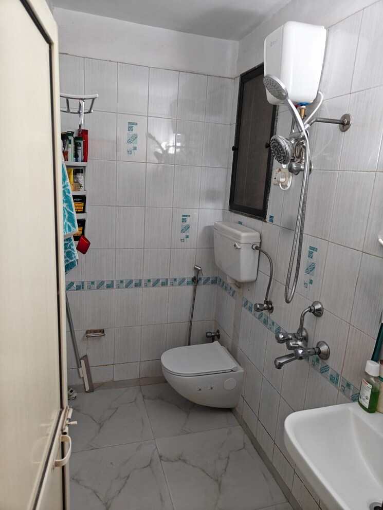 Bathroom, sai-dham-complex-kandivali 1 Bedroom 645 Sq.Ft. Apartment In Kandivali West Mumbai 8163689