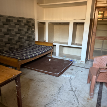 Room in 1 RK Builder Floor at Sector 63 – for Rent
