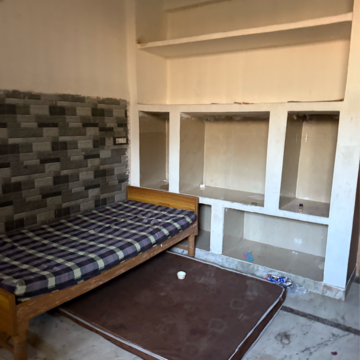 Room in 1 RK Builder Floor at Sector 63 – for Rent