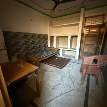 Room in 1 RK Builder Floor at Sector 63 – for Rent