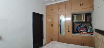 Room in 2 BHK Apartment at Rohini Sector 9 – for Rent
