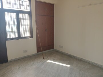 Room in 3 BHK Apartment at Sector 21c – for Rent