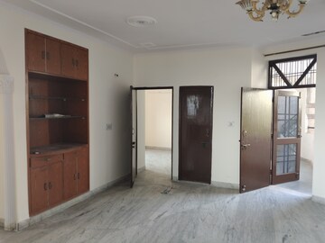 Room in 3 BHK Apartment at Sector 21c – for Rent
