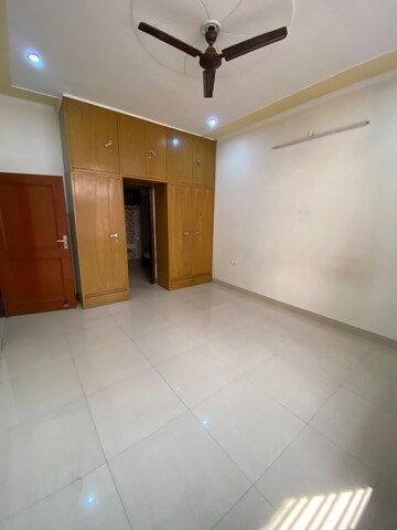 Room in 2 BHK Independent House at Ansal Plaza Sector-23, Sector 23 – for Rent