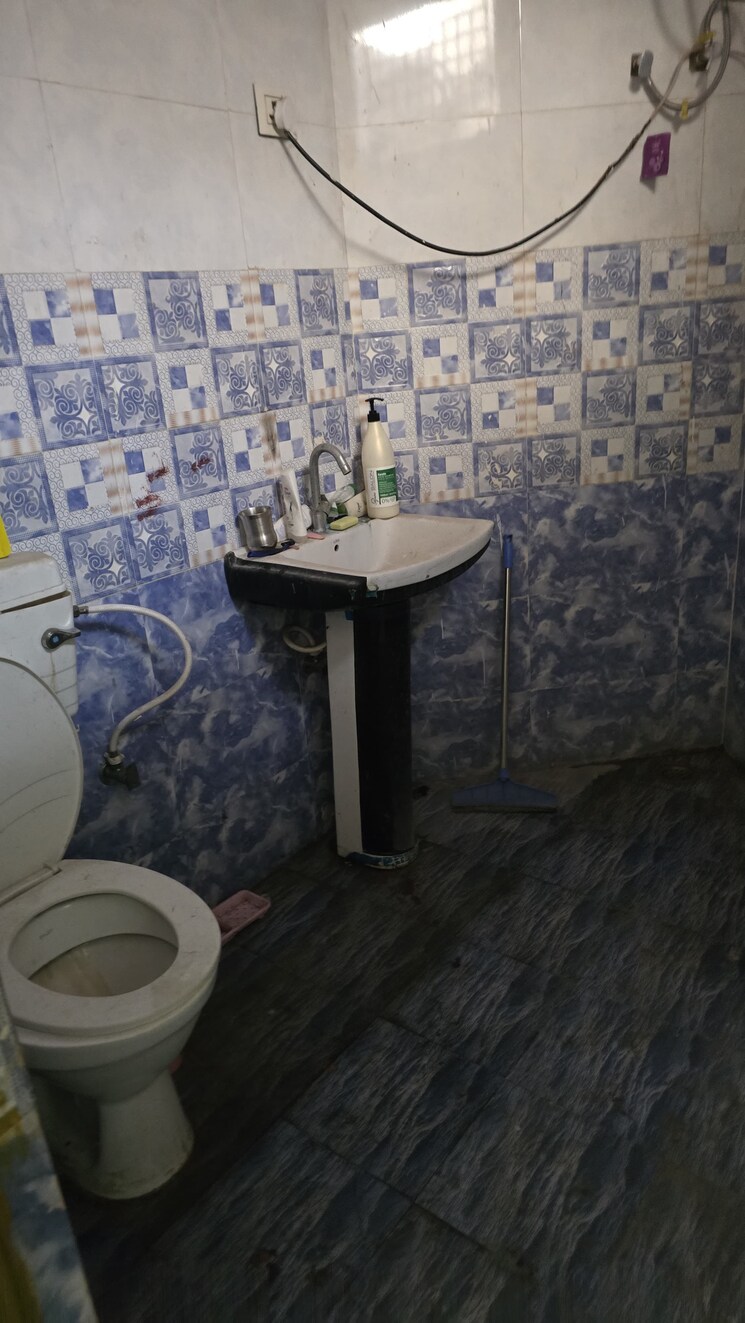 Bathroom, avantika colony 3 Bedroom 108 Sq.Yd. Builder Floor In Avantika Colony Ghaziabad 8163860