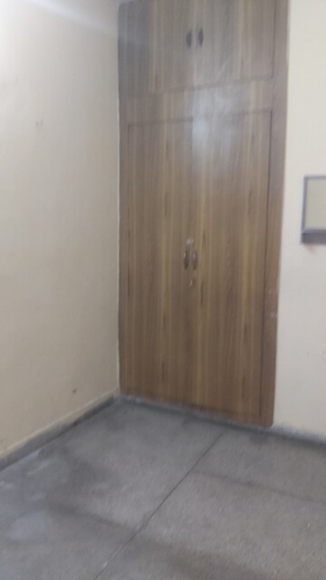 Room in 2.5 BHK Apartment at Mayur Vihar – for Sale