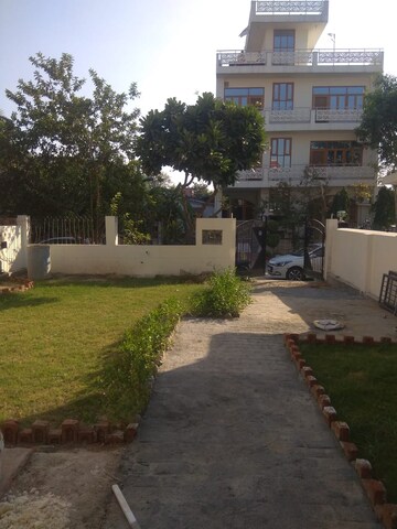 Parking in 3 BHK Villa at Gail Society, Pi Greater Noida – for Rent
