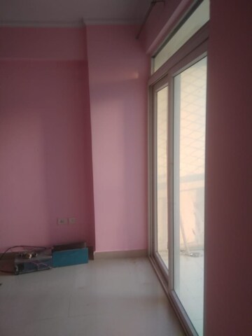 Room in 3 BHK Apartment at Divine Grace Housing Society, Omega Ii Greater Noida – for Rent