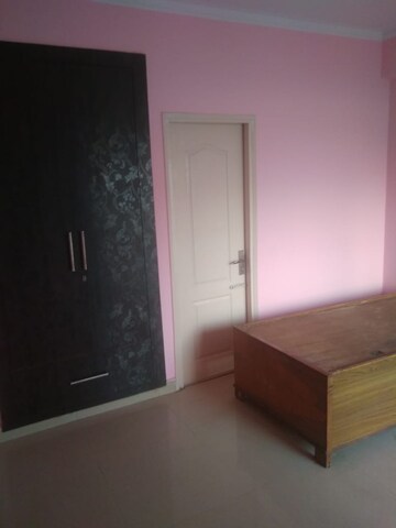 Room in 3 BHK Apartment at Divine Grace Housing Society, Omega Ii Greater Noida – for Rent
