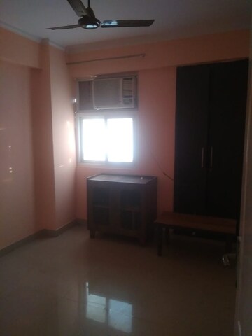 Room in 3 BHK Apartment at Divine Grace Housing Society, Omega Ii Greater Noida – for Rent
