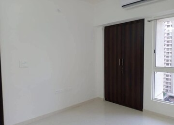 Bedroom in 2 BHK Apartment at Lodha Amara, Kolshet Road – for Rent