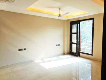 Room in 4 BHK Builder Floor at Hauz Khas Enclave – for Rent