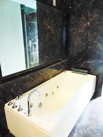 Furnished Amenities in 4 BHK Builder Floor at Hauz Khas Enclave – for Rent