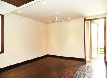 Room in 3 BHK Builder Floor at Hauz Khas Enclave – for Rent