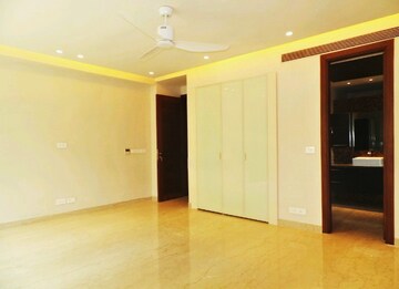 Room in 3 BHK Builder Floor at Hauz Khas Enclave – for Rent