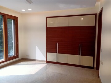 Room in 4 BHK Builder Floor at Hauz Khas Enclave – for Rent