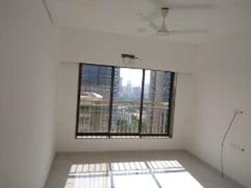 Room in 2 BHK Apartment at Raheja Sherwood, Goregaon East – for Rent