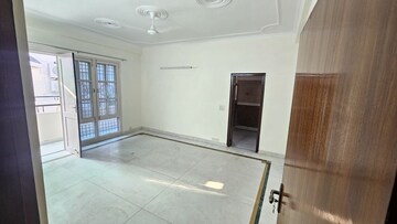 Room in 3 BHK Builder Floor at Unitech South City II, Sector 50 – for Rent