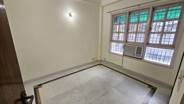 Room in 3 BHK Builder Floor at Unitech South City II, Sector 50 – for Rent