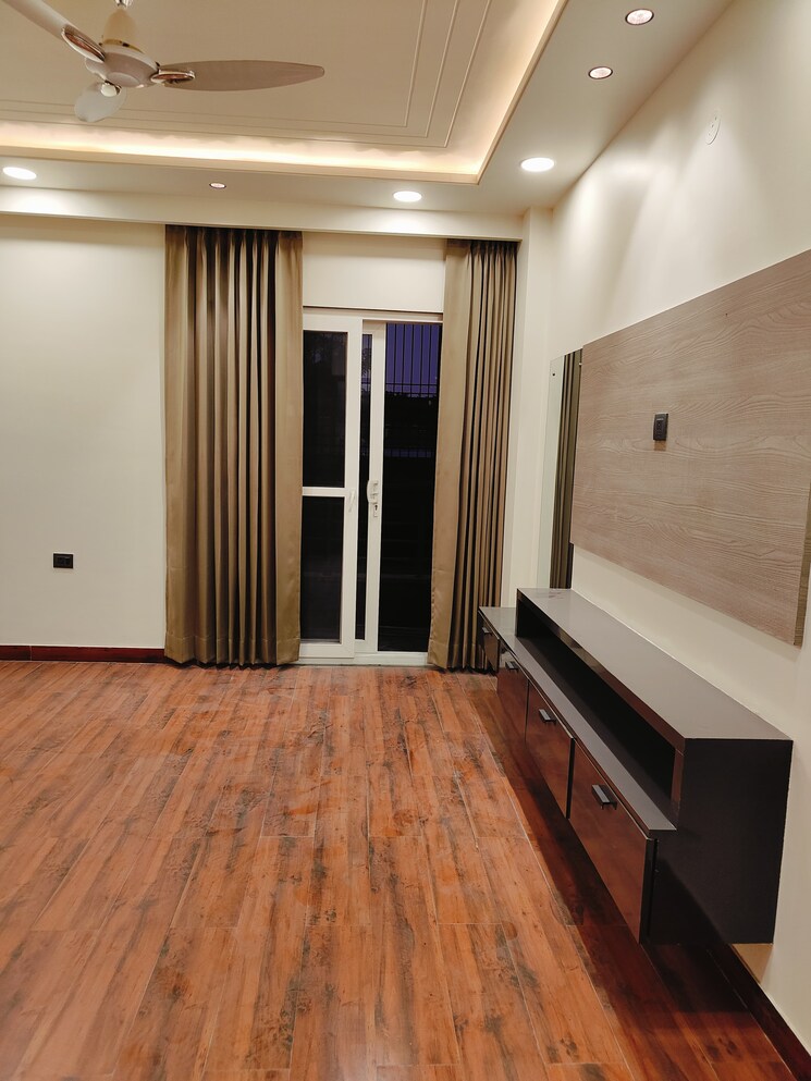 Room, sector 56 3 Bedroom 1800 Sq.Ft. Apartment In Sector 56 Gurgaon 8164044