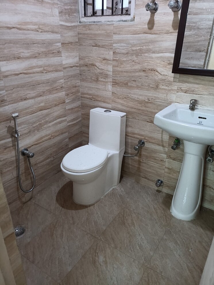 Bathroom, rudra-vigyan-vihar 4 Bedroom 2100 Sq.Ft. Apartment In Sector 56 Gurgaon 8164070