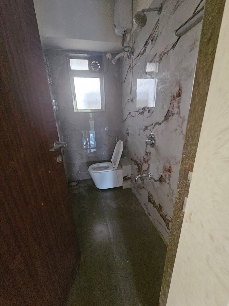 Bathroom, k-raheja-vihar 4 Bedroom 2000 Sq.Ft. Apartment In Powai Mumbai 8164078