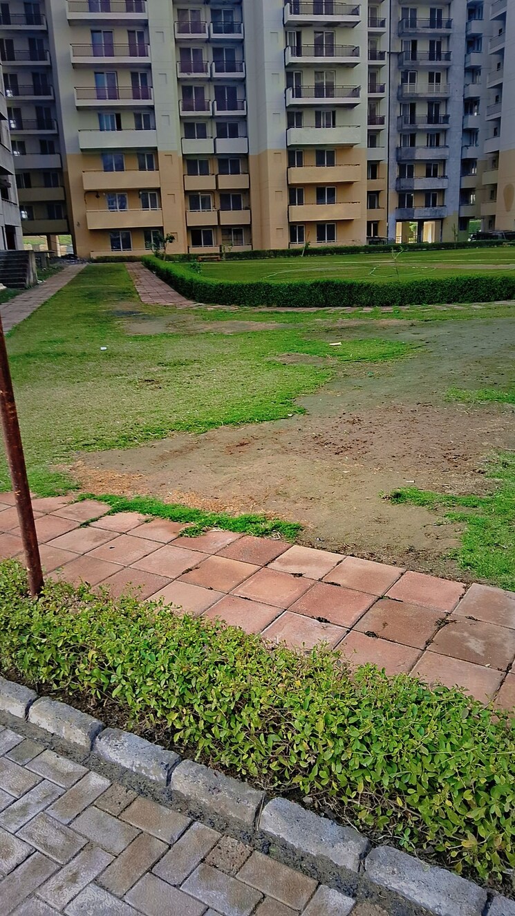 Garden, ansal-estella 3 Bedroom 1750 Sq.Ft. Apartment In Sector 103 Gurgaon 8164136